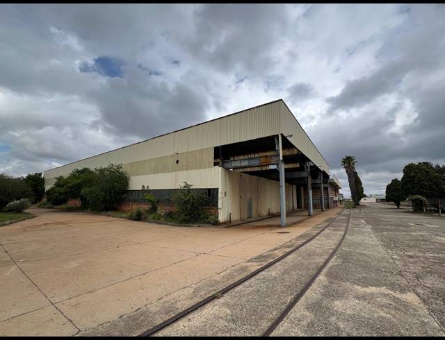 5,193M² WAREHOUSE TO LET IN FACTORIA